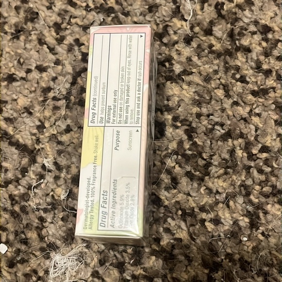 Clinique even better makeup broad spectrum SPF15 evens and corrects 1floz 30ml - Picture 2 of 6